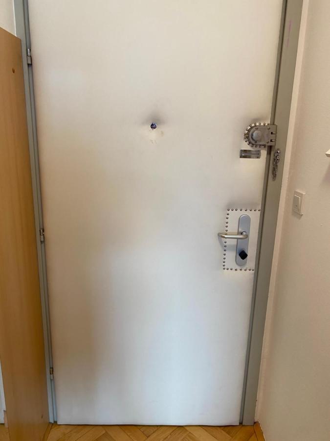 Self Check-In Studio With Wi-Fi And Parking Place Apartamento Zagreb Exterior foto